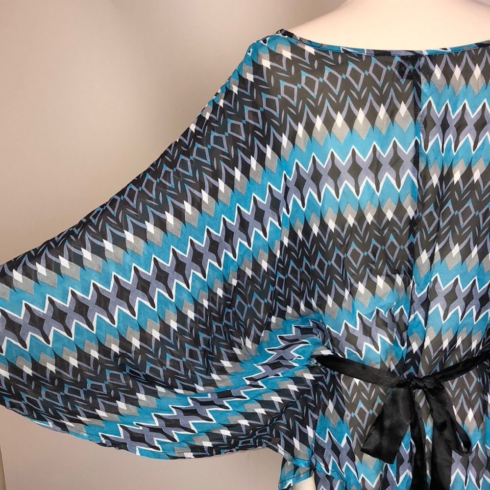 Sheer patterned top - Picture 4 of 5